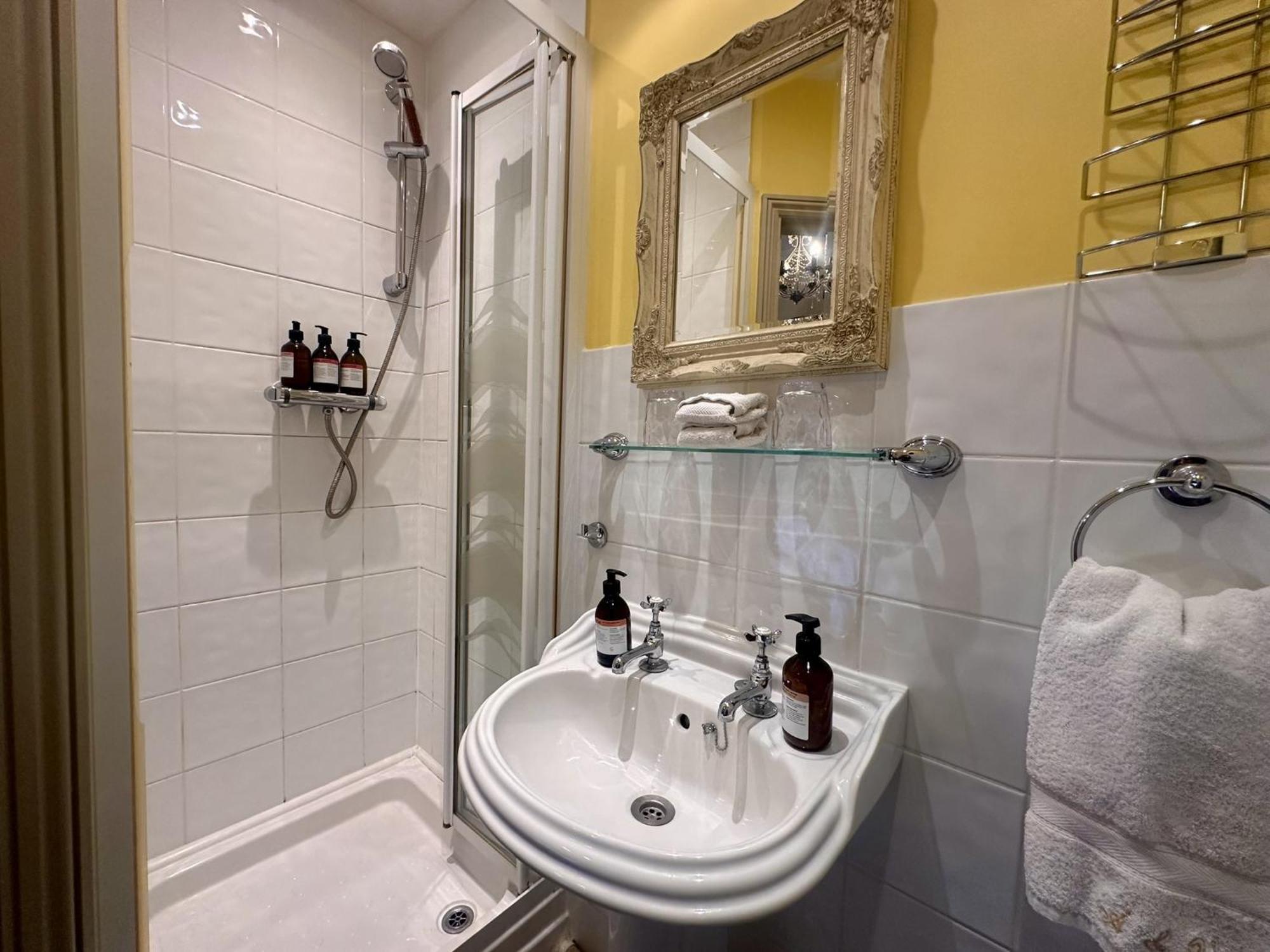 Albert & Victoria Guest House Істборн Номер фото