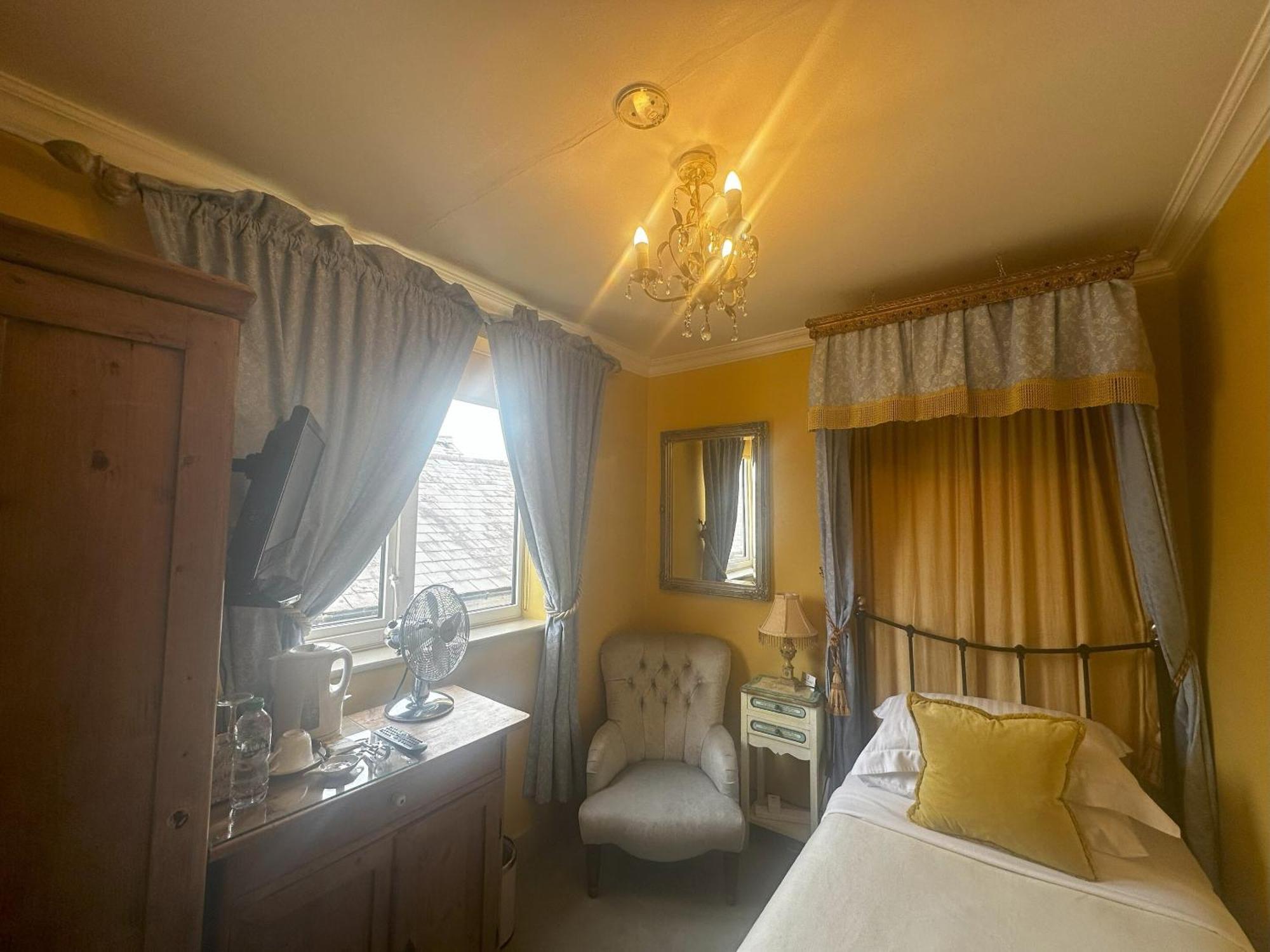 Albert & Victoria Guest House Істборн Номер фото