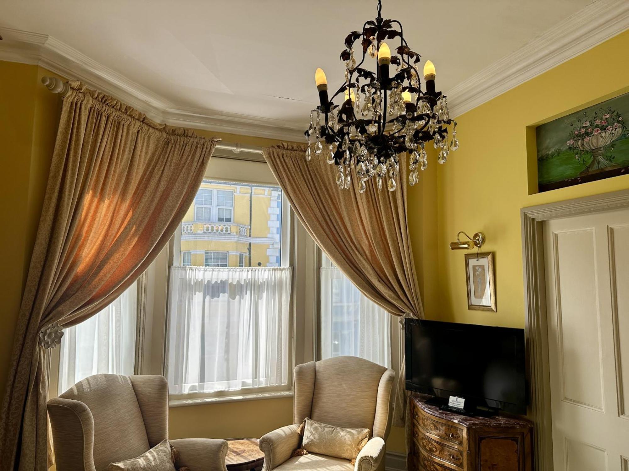 Albert & Victoria Guest House Істборн Екстер'єр фото