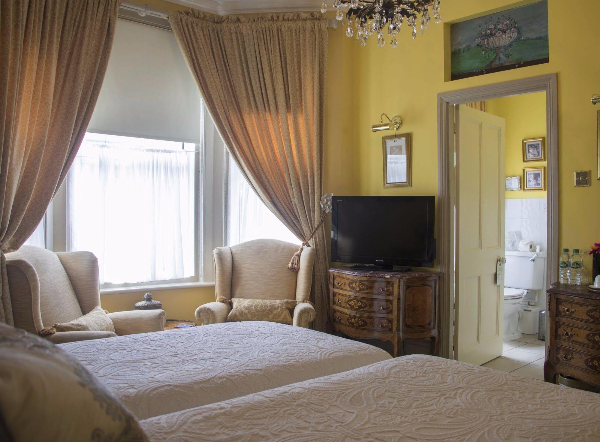Albert & Victoria Guest House Істборн Екстер'єр фото